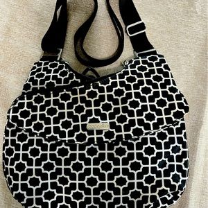 Baggallini crossbody with many so compartments!